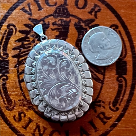Birmingham Sterling Large Locket Antique - Org. $700 - Picture 4 of 10